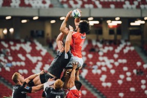 爱游戏娱乐网址-利物浦球星莱万多夫斯基领衔拜仁对决弗赖堡，利物浦拜仁交手记录