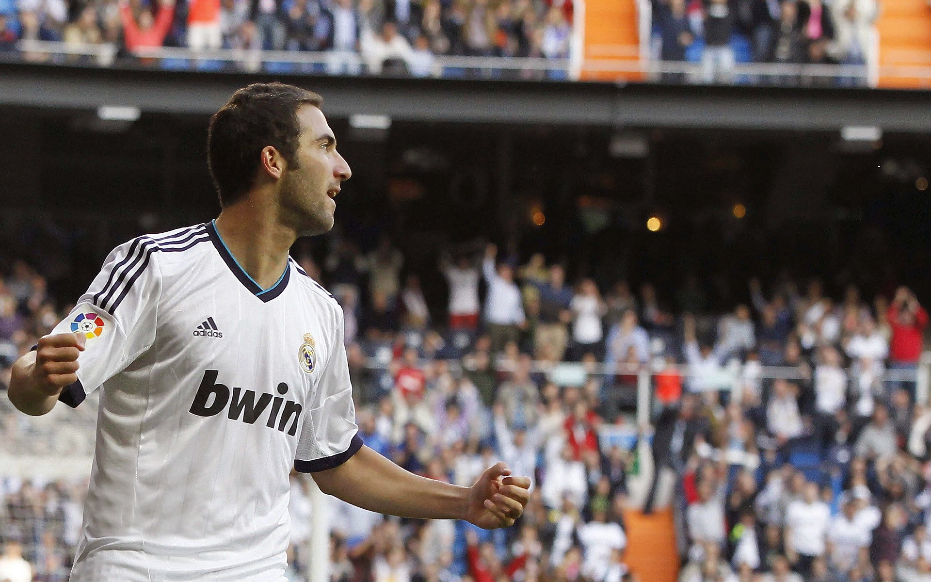 爱游戏官方主页-追逐欧冠席位:积分榜上的“生死追逐”,逐出欧冠